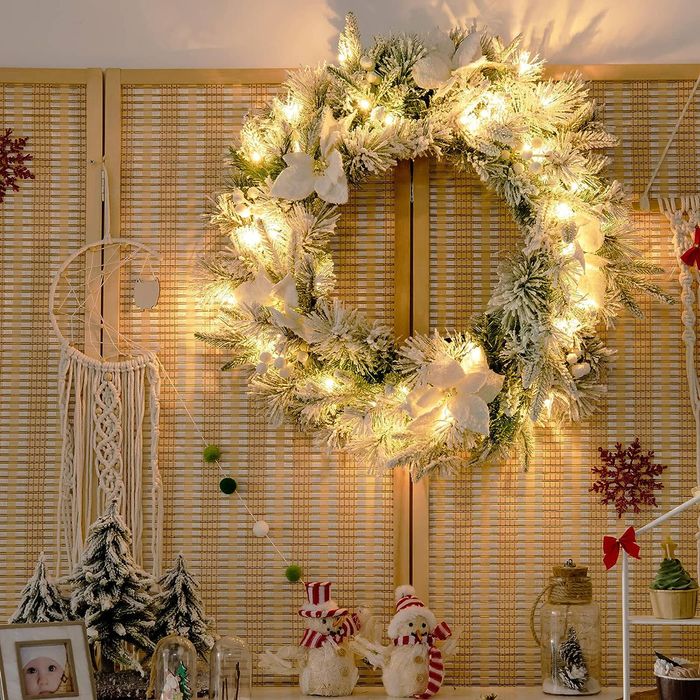 Costway 60cm Snow Flocked Christmas Wreath Battery Operated Xmas Decor Built-in Timer