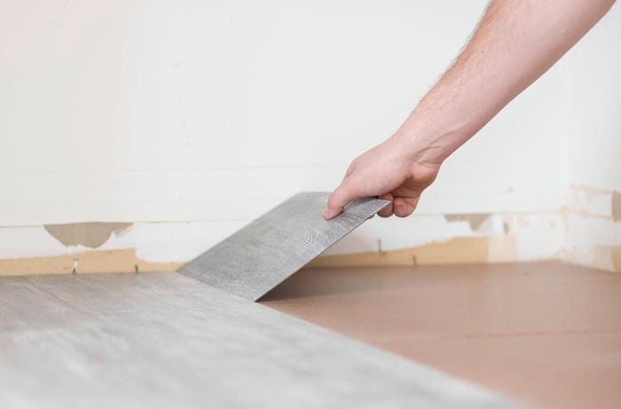 Installing vinyl plank in the room