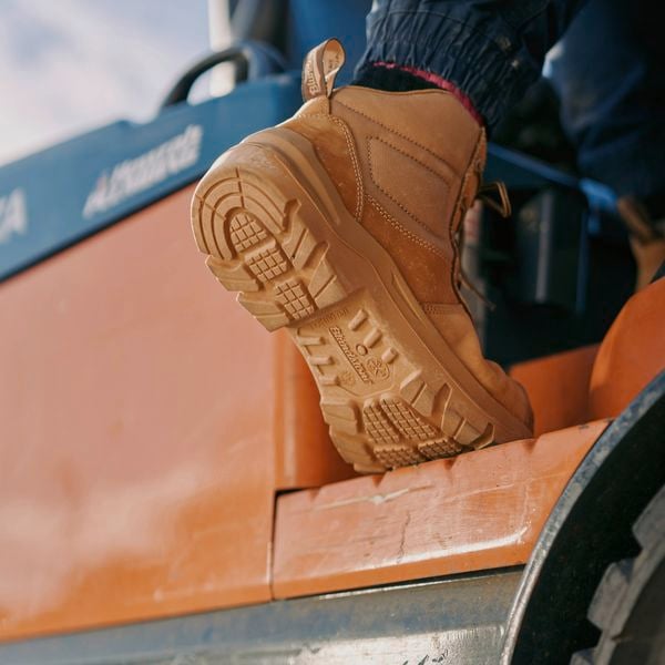 Brand page - Blundstone - SideBySide_7550