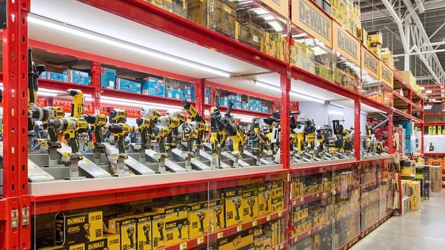 DeWALT - BUNZNov25_0285 - DeWALT side by side - Brand Page