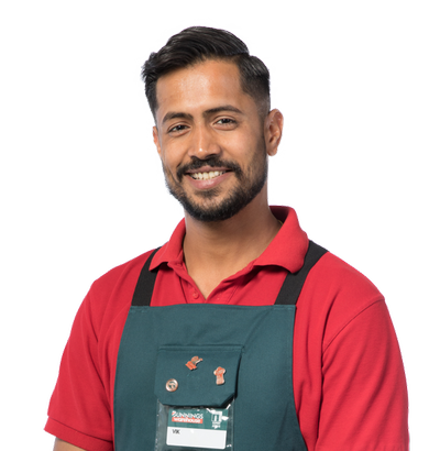 Male Bunnings  team member