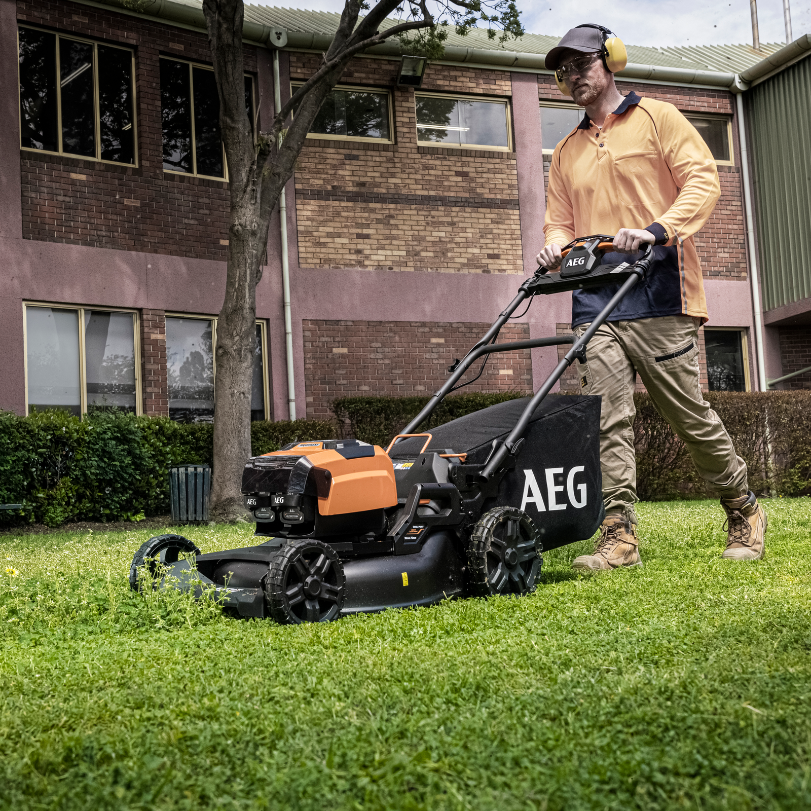 AEG 58V Brushless 21 Self Propelled Lawn Mower 4.0Ah Ultimate Kit Bunnings New Zealand