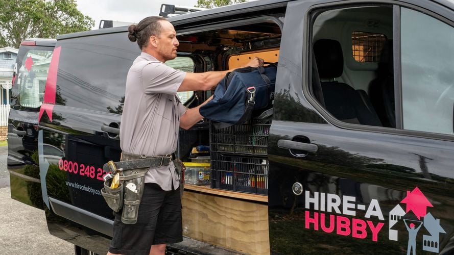 man loading a van with tag of hire a hubby