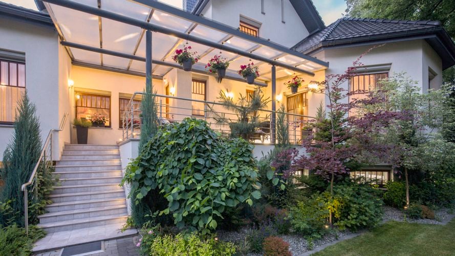 Brand page -  Palram - Sunglaze-porch-16-9-ratio