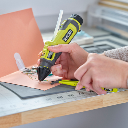 Ryobi USB Lithium Glue Pen Kit - Bunnings Australia