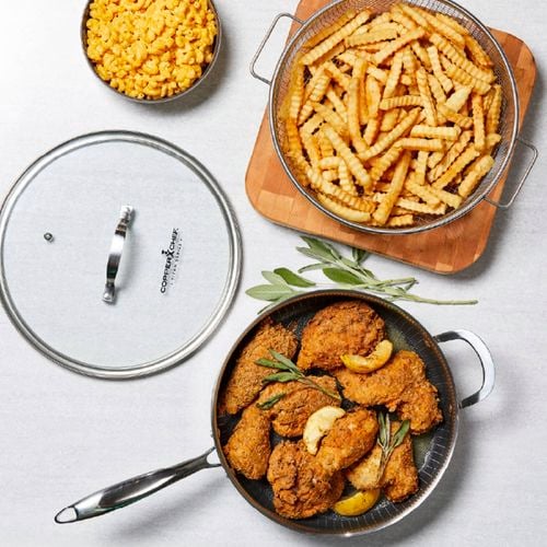 Copper
  Chef Titan Pan is a 28cm, professional, all-purpose non-stick pan, perfect
  for all your cooking needs. 