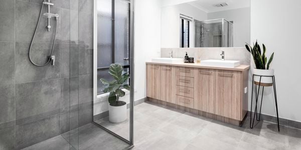 DIY - Header - How to clean your bathroom in under 10 minutes