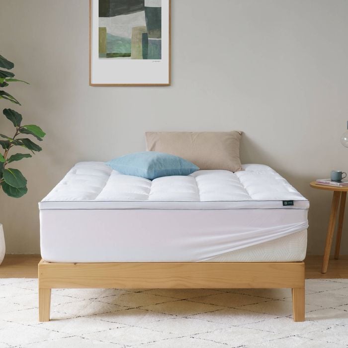 Zinus Queen Quilted Pillowtop Mattress Topper with Elastic Skirt - Fits 40cm Thick Mattresses