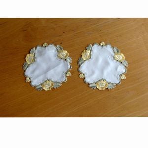 Set of 2 Embroidered Doilies 20 cm Diameter Floral 11