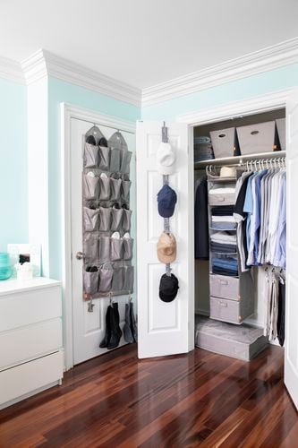 Wardrobe and back of bedroom door with closet organisers