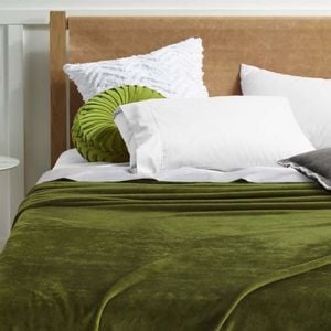 Accessorize Bedroom Collection 240cm x 260cm Forest Green Super Soft Plush Blanket QB/KB