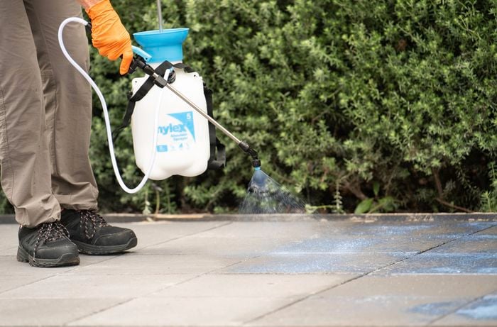 Apply the sealer on the pavers