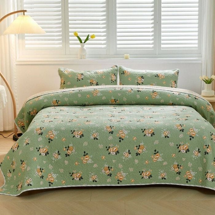 Bloomington Meadows 100% Cotton Lightly Quilted Reversible Coverlet Set King Single