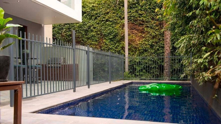 RapidFence - Graphic - Brand page - Certified pool fencing 3