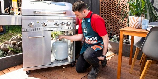 DIY - Header - How to change a BBQ gas bottle