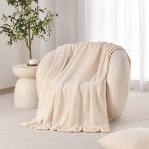 Dreamaker Otis Teddy Fleece Double-Sided Throw 130x160cm Snow