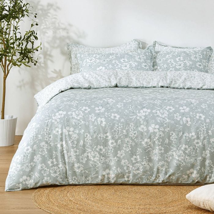 Dreamaker Eloise 100% Cotton Reversible Quilt Cover Set Double Bed