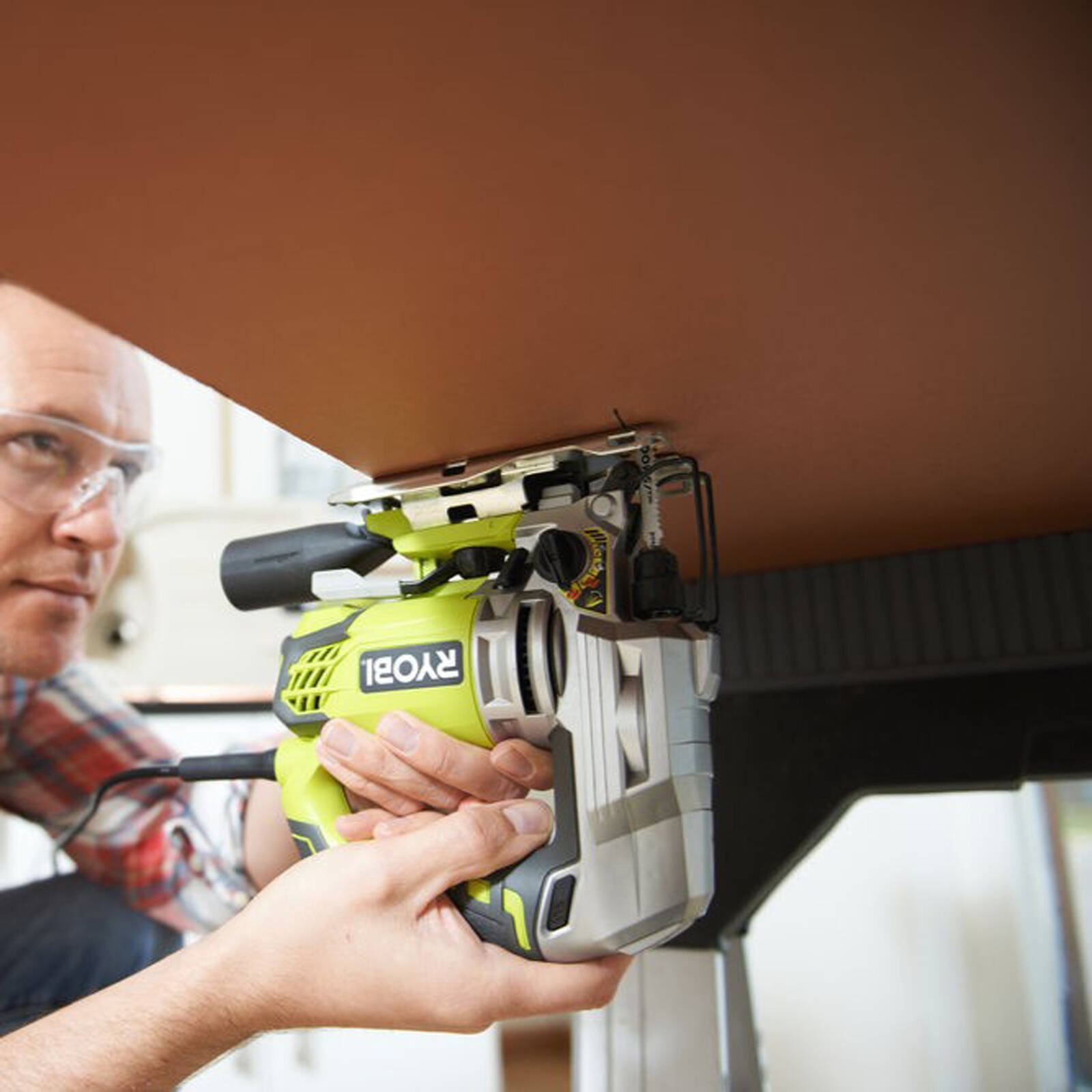 RYOBI 600W Pendelstichsäge Im Koffer - Mit 5 Klingen Für Präzise Schnitte