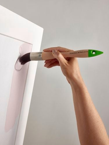 The round detail and finishing brush will perfect any paint job - 1670058