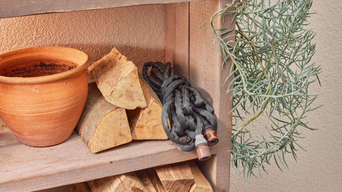 Image for article: Enjoy low-stress gardening with a GARDENA kink-free hose