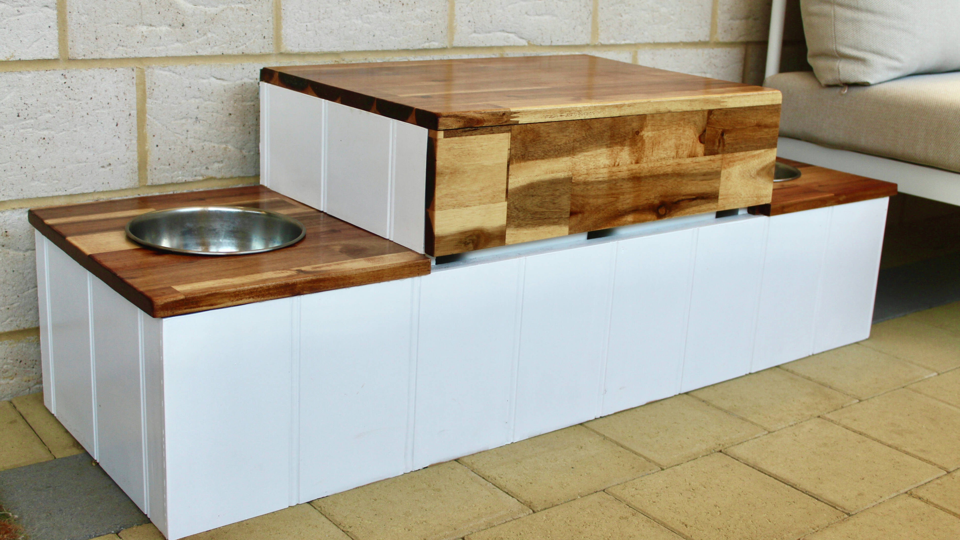 <p>Hampton style dog feeding station</p>