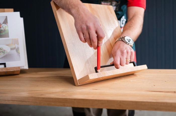 Place markers for the handle