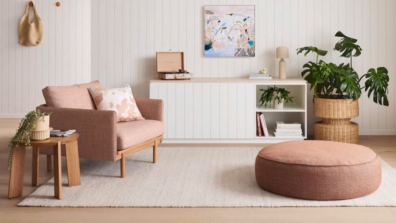 White painted living room with pink furniture and neutral furnishings