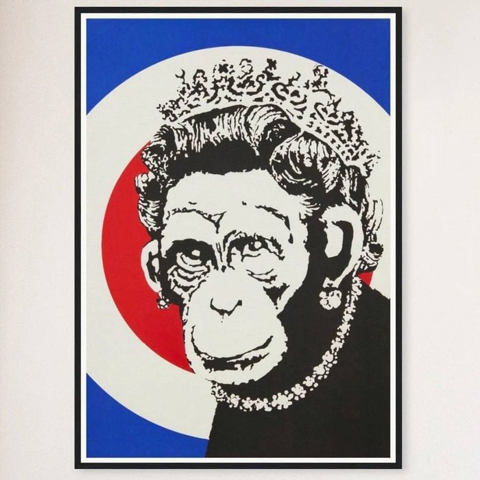 Galrie Banksy Monkey Queen Art Print Iconic 2003 Masterpiece, Black Frame, 70 x 100cm (28 x 40inch)