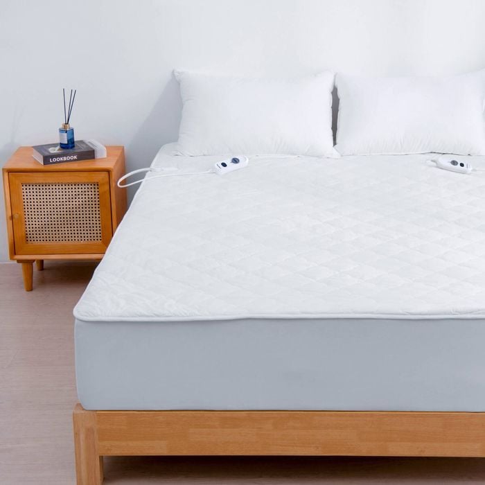 Dreamaker 100% Cotton Quilted Electric Blanket - King | Overheat Protection, Fully Fitted, Machine Washable Heated Topper