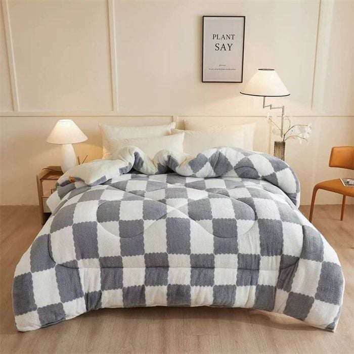 CottonMore Large Warm Winter Sherpa Plush Blanket Quilt 200x230cm Grey Checker Pattern