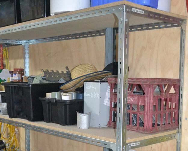 shelve sin a garage