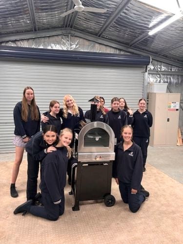 trade teens prog - teens participating in activity at store
