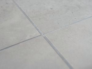 Sealed grout tiled floor with light-colored grout lines 