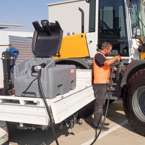 Selecta pump being used to refuel a tractor
