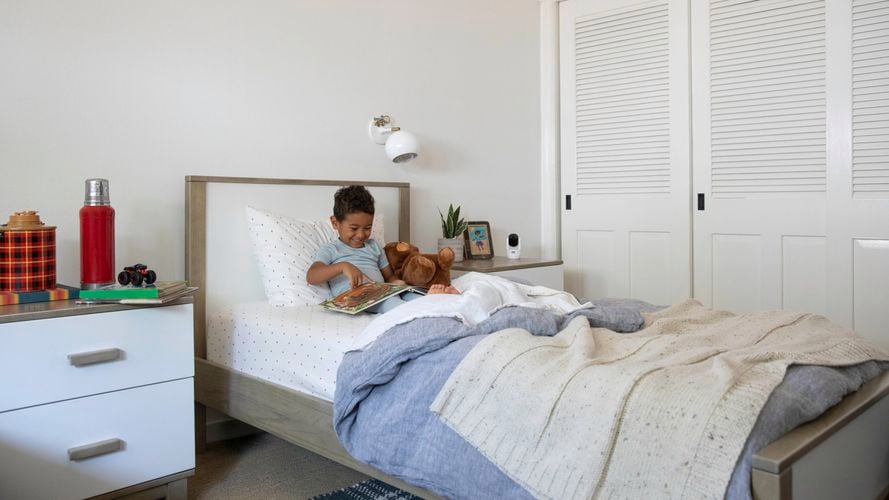 Brand page - Arlo - Gallery - PTZ_Indoor_Watching Kid