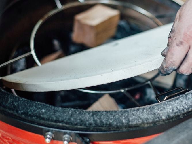 Kamado Joe Classic with Half Moon Pizza Stone 0258244, 0293930