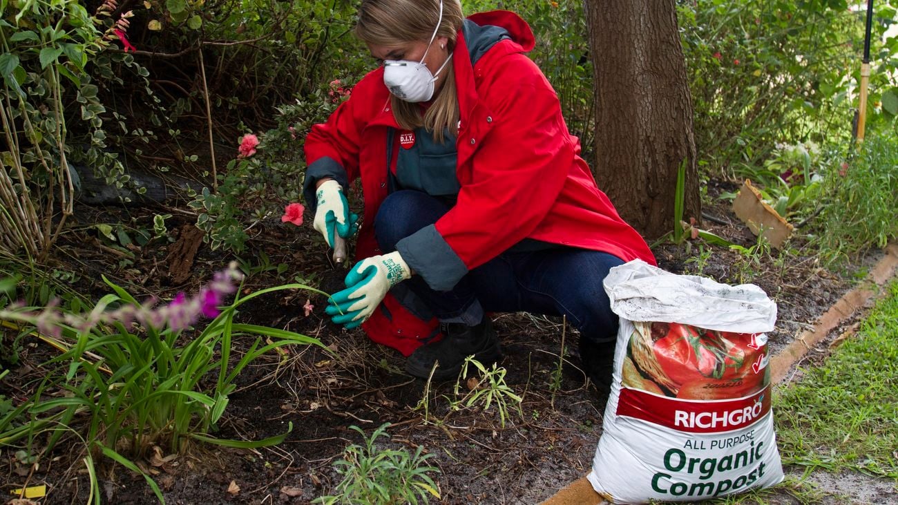 Person gardening using Richgro Organic Compost.