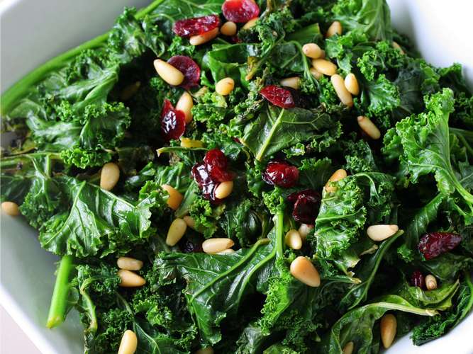 Kale, nuts and drried fruit salad