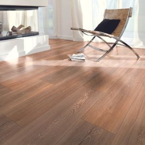 Hanwood 8mm 2.13m² Bevelled Edge Laminate Flooring - Stirling Oak