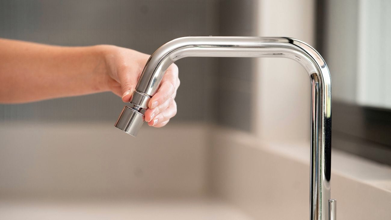 Test swivel tap head performance after installation