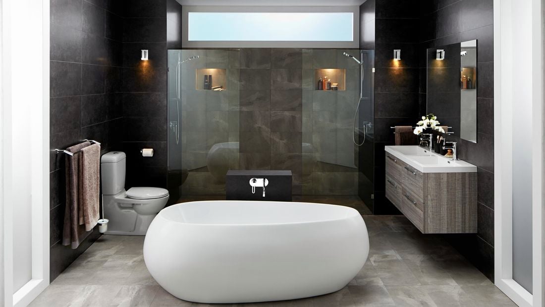 Spacious modern bathroom with large white bath.