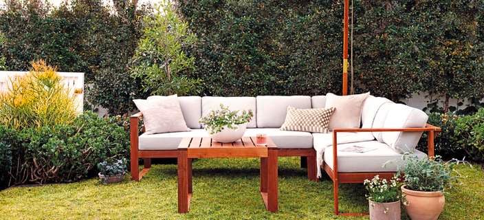 Outdoor setting with an umbrella