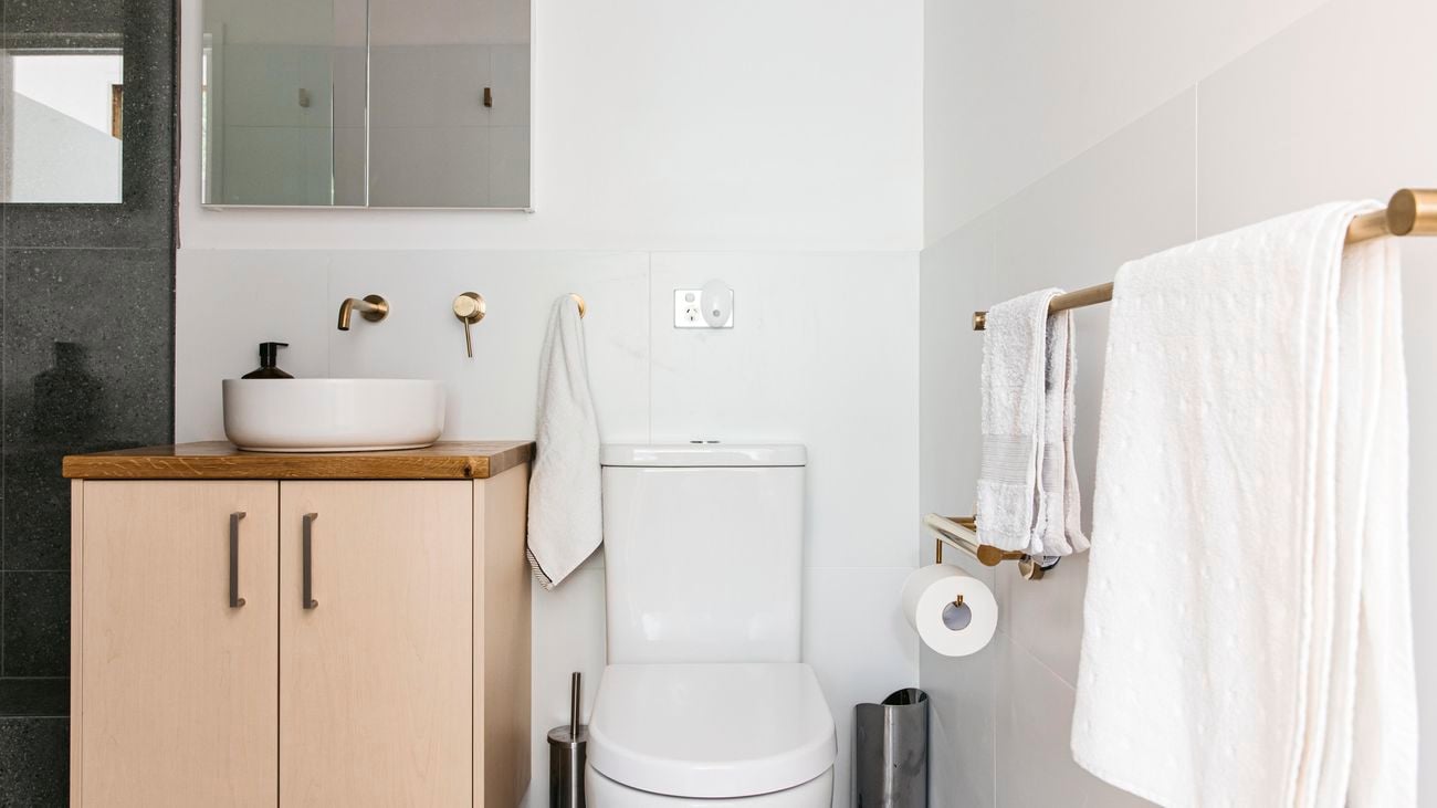 Brass accessories and fittings in a modern bathroom