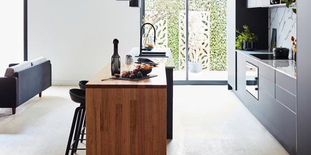 Modern kitchen with monochromatic colour scheme.