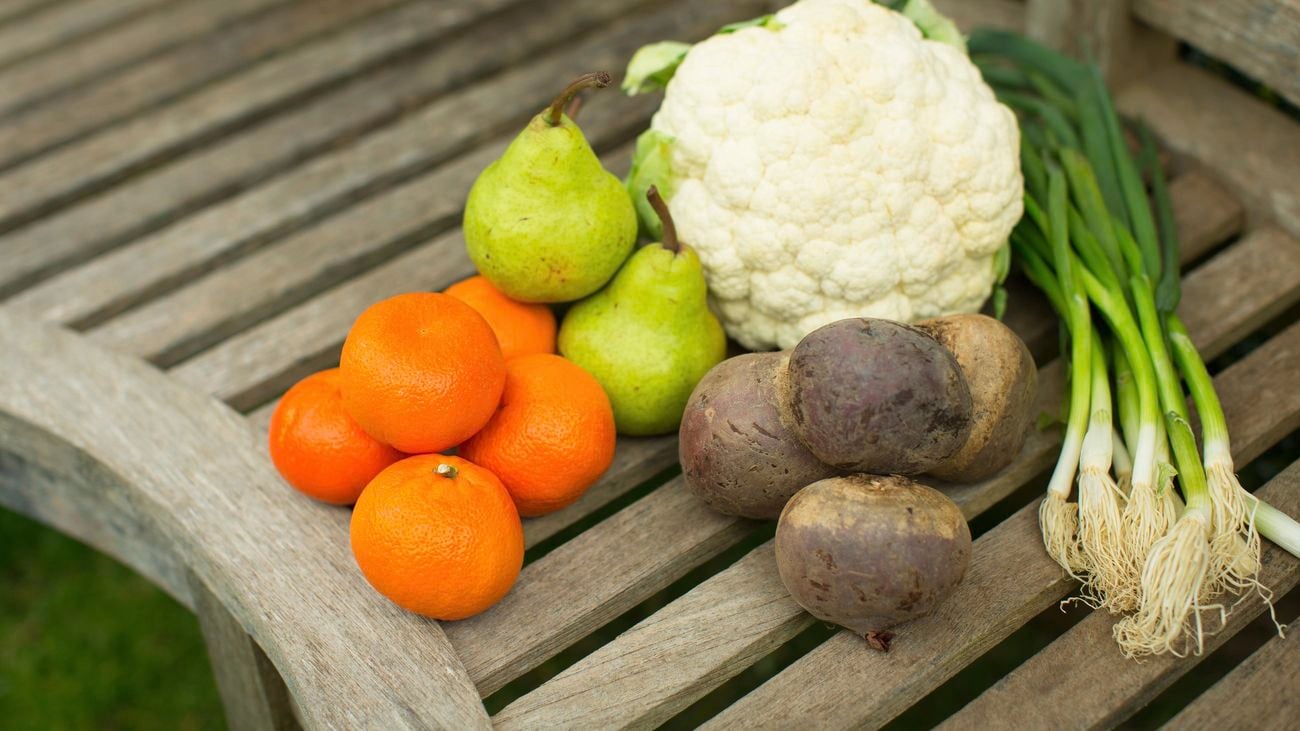 Mandarins, pears, beetroot, cauliflower and spring onions
