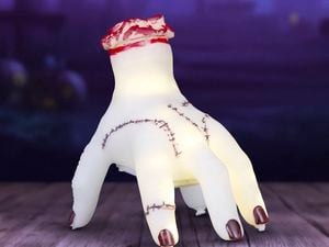 Product.Lytworx Battery Operated Animatronic Crawling Hand.1065665.AU.productOtherMedia.1