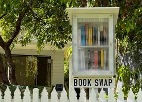 DIY - Header - How to build a street library - Natasha