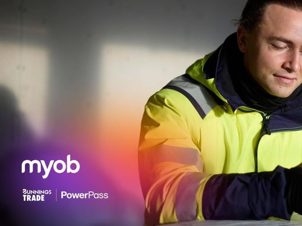 Tradie on MYOB app on his phone.