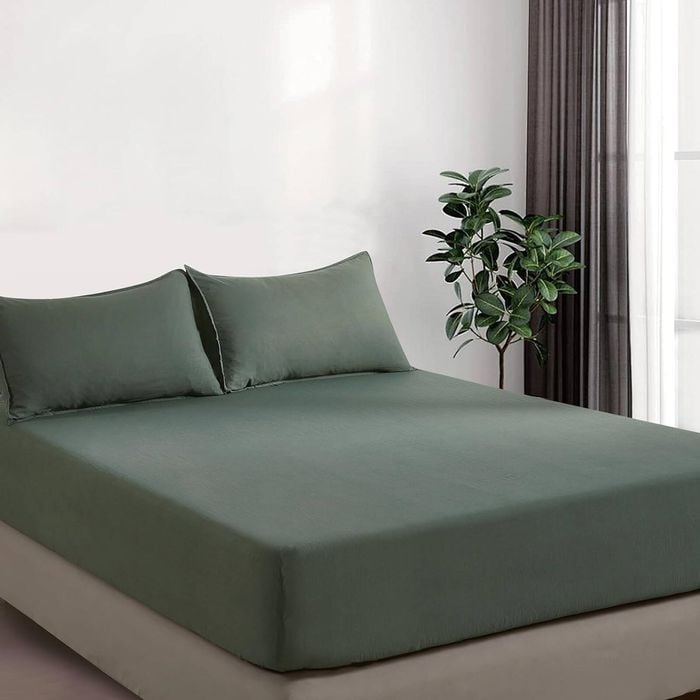 CleverPolly Vintage Washed Microfibre Fitted Sheet Set with Matching Pillowcases (Khaki Green, King Single)