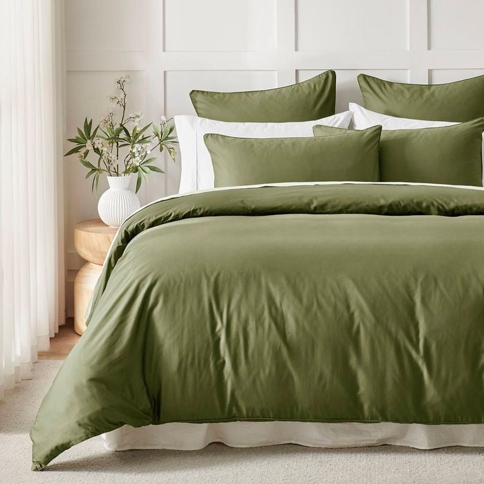 Dreamaker 400TC Premium Cotton Sateen Piped Quilt Cover Set Olive King Bed